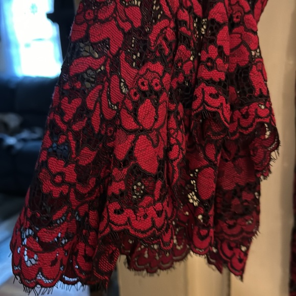 Beautiful maroon with black trim pull over top. Bell sleeves, lace overlay. - Picture 2 of 4